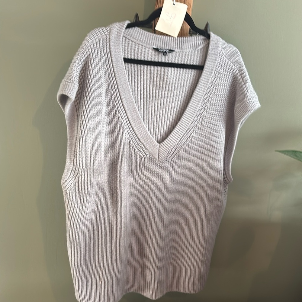 # 181 George Gray V-Neck Sweater